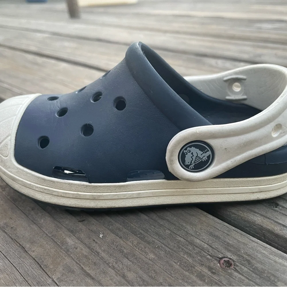 Toddler crocs, size 9. - Picture 3 of 4